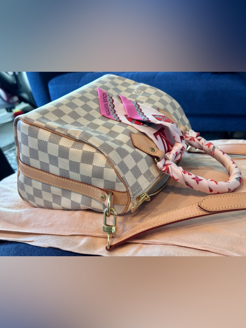 Louis Vuitton Damier Azur Bandoulier Speedy 25, with 2 LV Badeaus - Picture 8 of 17